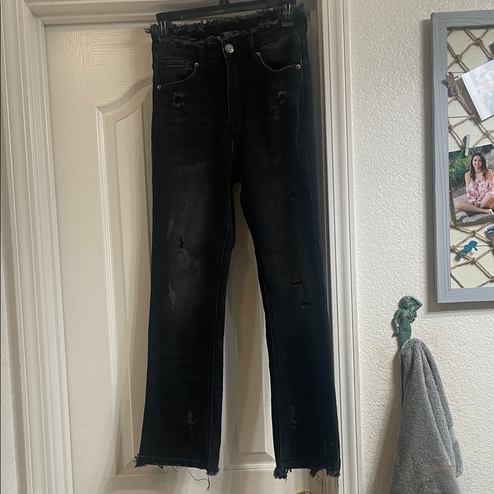 Women's Risen Black Distressed Jeans size 3/26